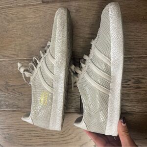 EUC Adidas Women's Cream Gazelle’s